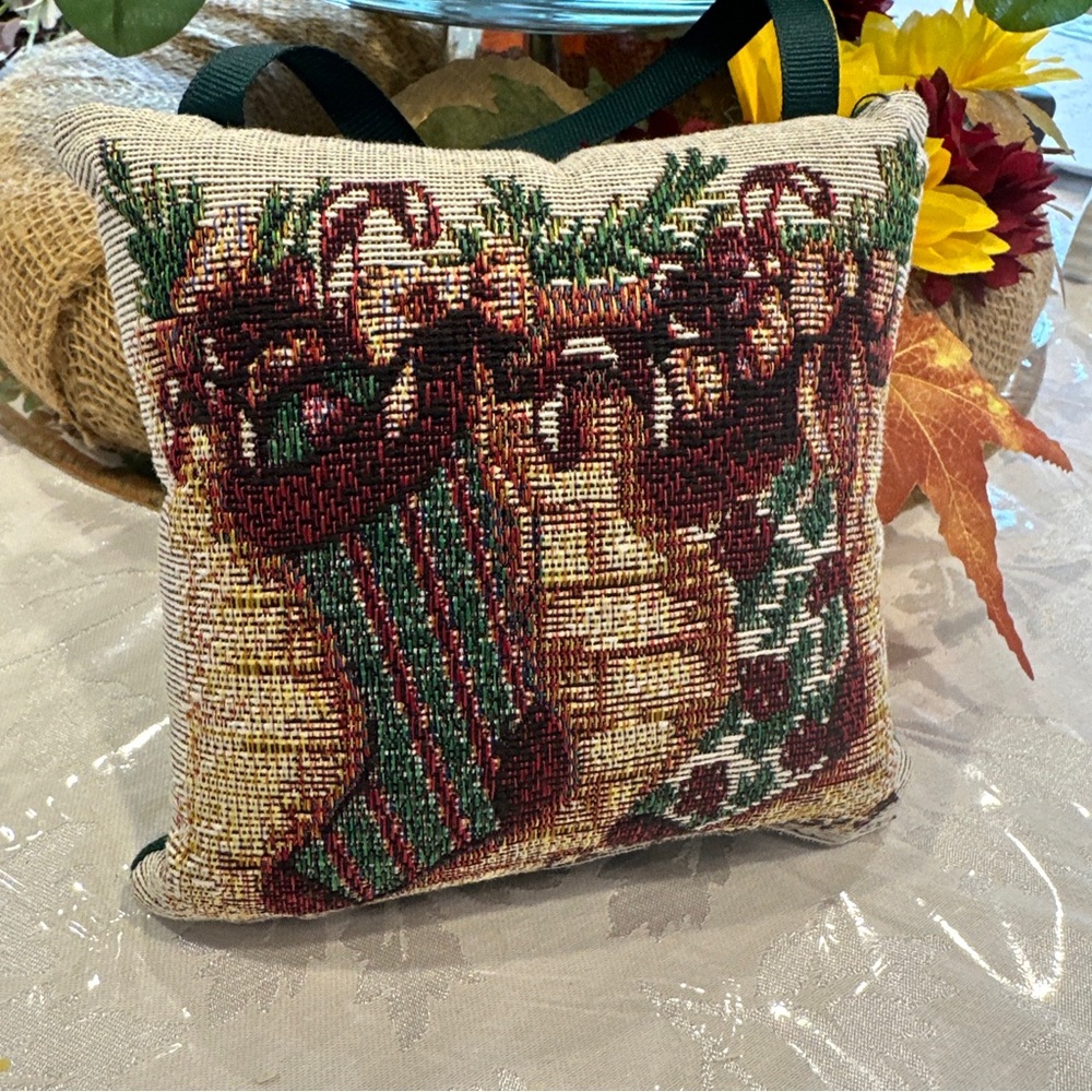 Longaberger Christmas tapestry hanging pillow / décor vintage 5x5 inches